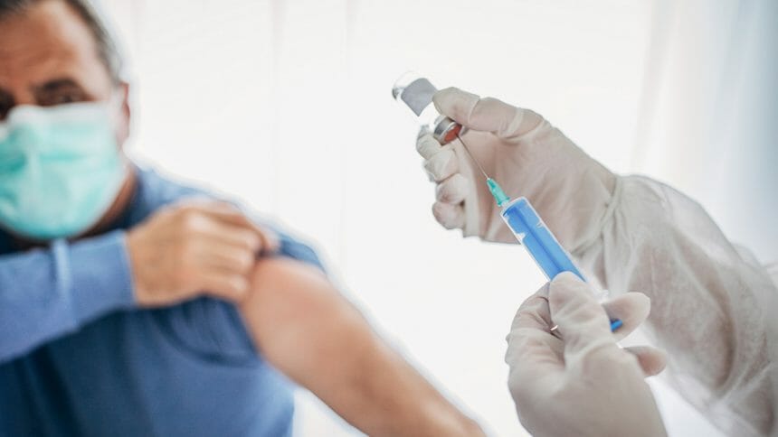 Federal government partners with Uber, Lyft to encourage vaccinations