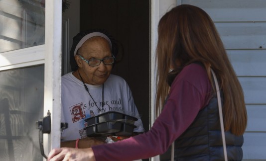 Delivering Meals on Wheels to Dallas seniors
